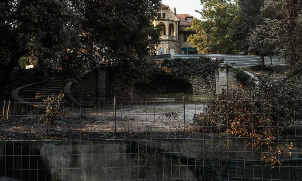 Ανυπολόγιστη η καταστροφή από τις πυρκαγιές στα Βασιλικά Ανάκτορα στο Τατόι